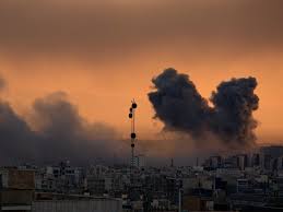 L'armée israélienne signale de nouvelles frappes aériennes sur Téhéran.