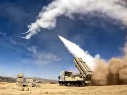 L'Iran lance des drones et des missiles sur l'Arabie saoudite, le Koweït et les Émirats arabes unis.