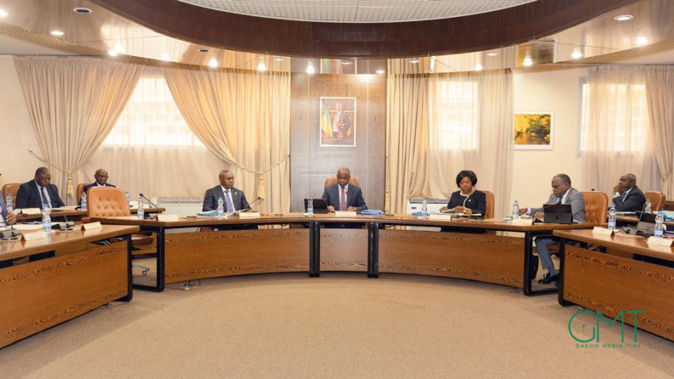 Gabon : à l’approche des 100 jours, le gouvernement appelé à accélérer et à rendre des comptes