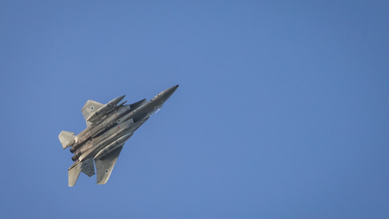 L'armée israélienne frappe plus de 70 cibles des Gardiens de la révolution iraniens, dont des sites de lancement de missiles, dans l'ouest et le centre de l'Iran.