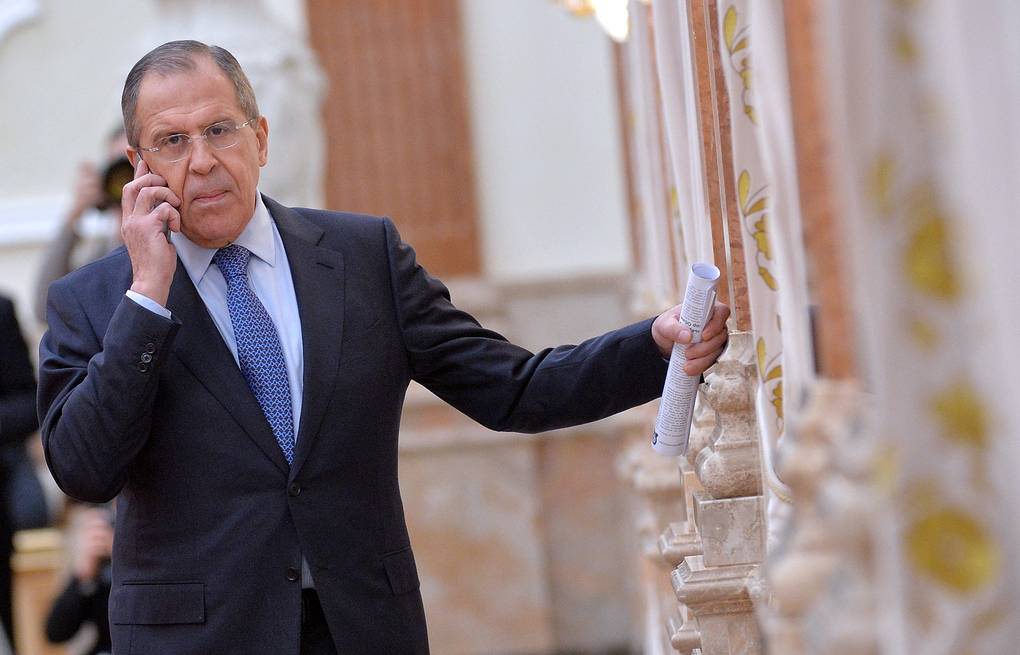 Les ministres des Affaires étrangères pakistanais et russe s'entretiennent par téléphone au sujet des pourparlers Téhéran-Washington.