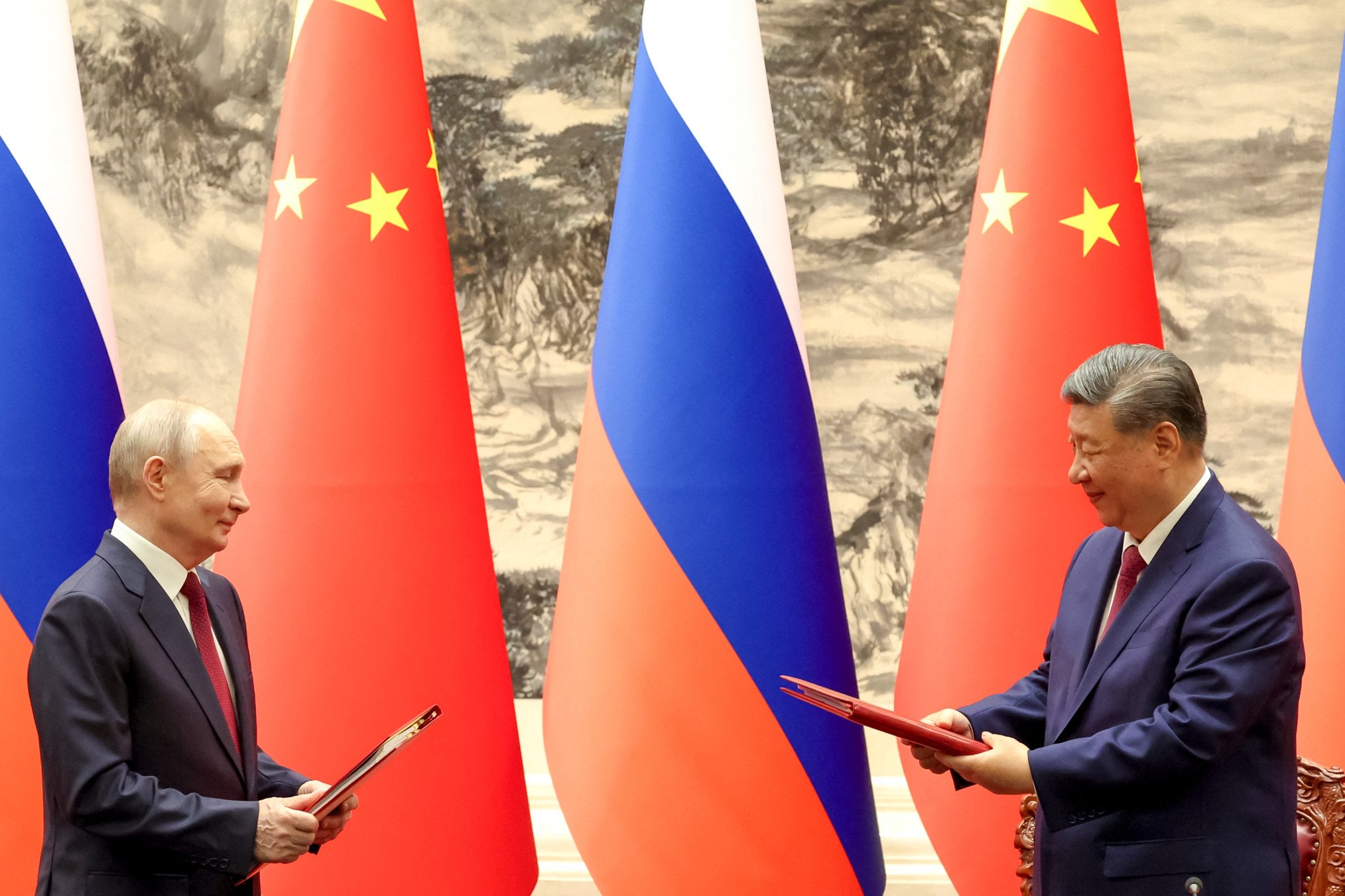 La Russie et la Chine renforcent leurs liens logistiques grâce à l'extension de la nouvelle ligne ferroviaire transfrontalière.