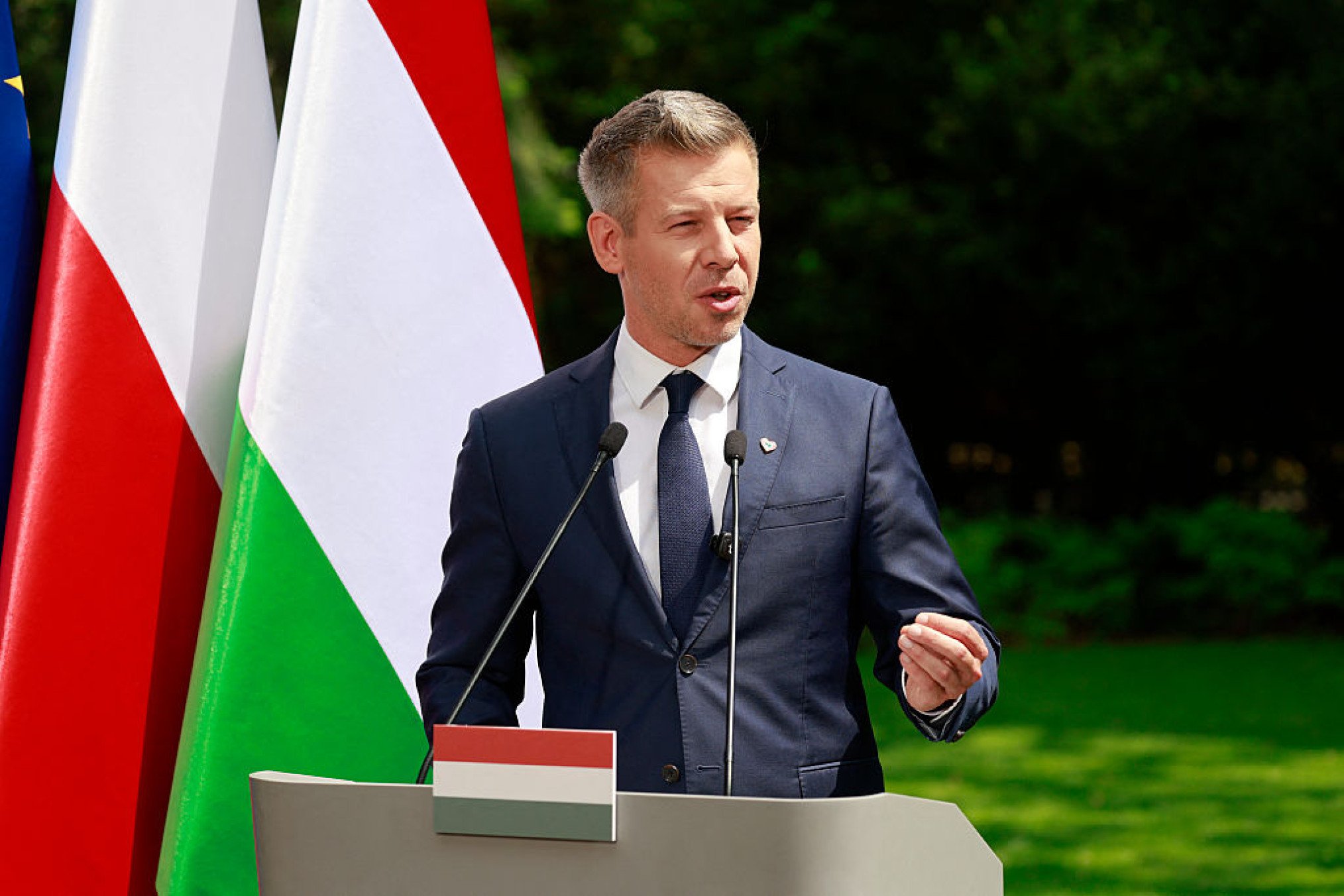 Le Premier ministre hongrois, Magyar, convoque un sommet avec Zelenskyy en juin pour discuter des droits des minorités en Hongrie.
