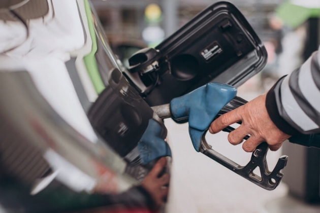 Les compagnies pétrolières lèvent les restrictions sur les ventes d'essence à Saint-Pétersbourg.