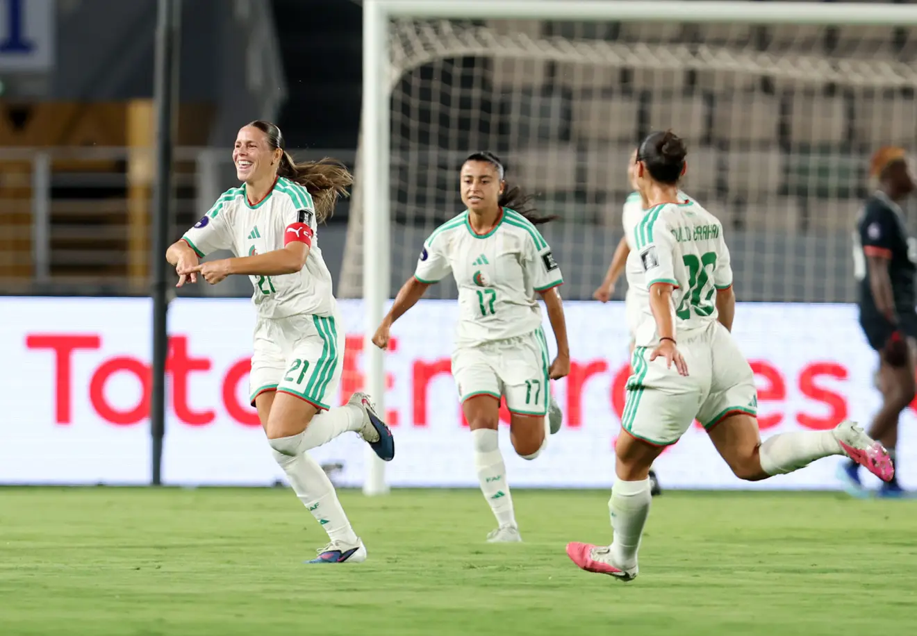 L’Algérie domine le Kenya et rejoint les quarts de finale.