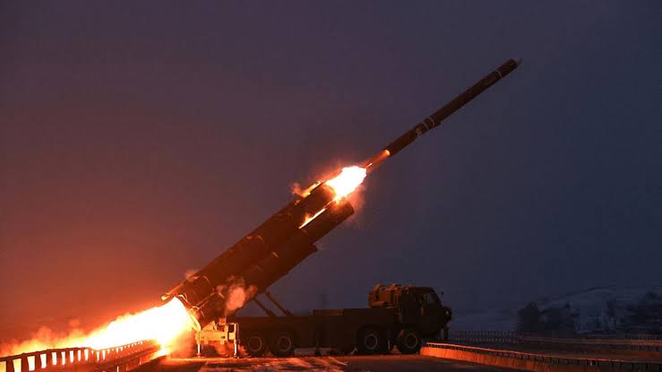 La Russie déploie une unité de missiles nord-coréenne en vue de tirs de missiles balistiques au-dessus de l'Ukraine, – Reuters