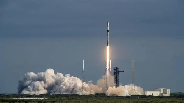 La fusée Falcon 9 de SpaceX s'est écrasée sur la Lune, laissant derrière elle un immense cratère.