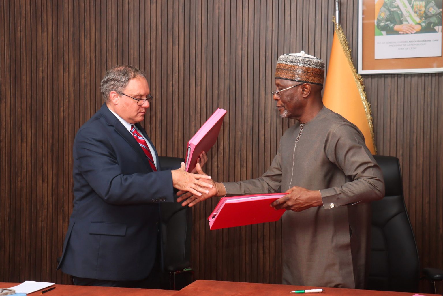 Niger : Pétrole : Plus de 1.077 milliards de cfa pour la future raffinerie de Dosso d’une capacité de 100 000 barils/jour.