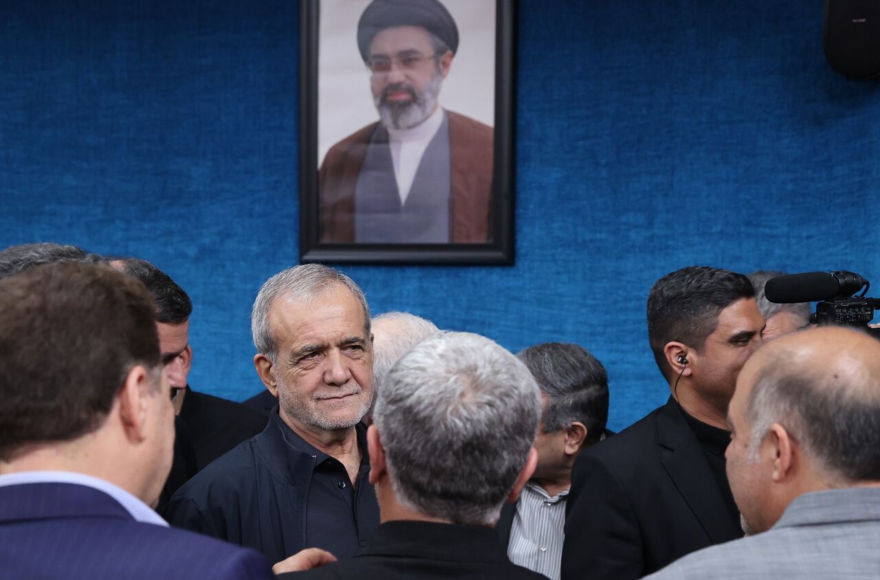 Le président Pezeshkian reçu par le Guide suprême, l’Ayatollah Seyyed Mojtaba Khamenei.