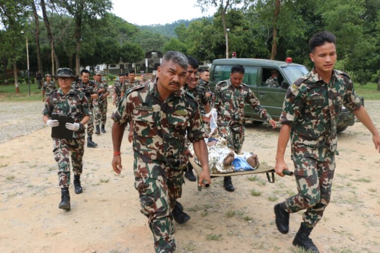 Népal : Plus de 7 400 agents de sécurité déployés pour les opérations de recherche et de sauvetage dans les zones inondées de la Bhote Koshi.