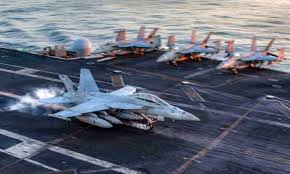 Les États-Unis frappent des positions de missiles iraniens au large du détroit d'Ormuz.