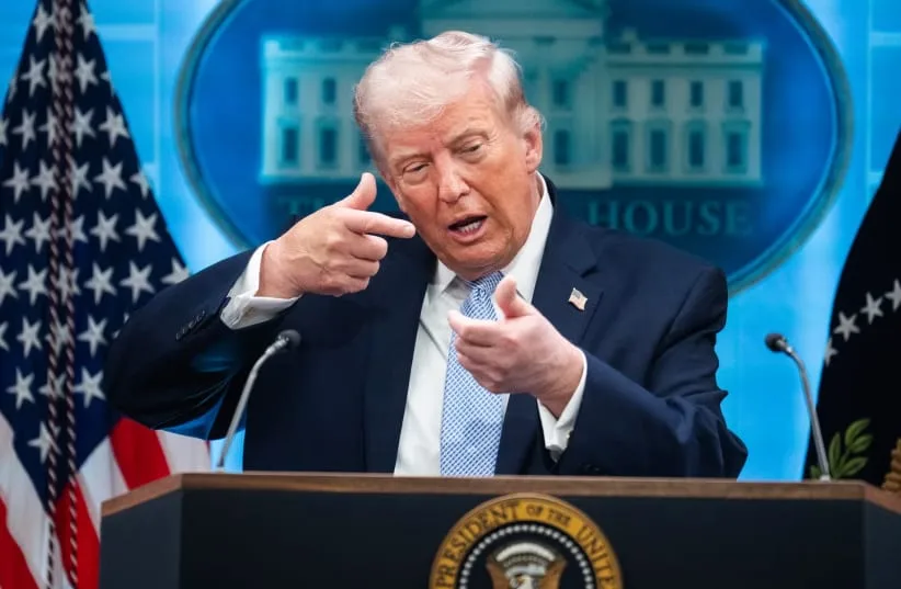 Trump avertit que les navires iraniens approchant du blocus d'Ormuz seront « immédiatement éliminés ».