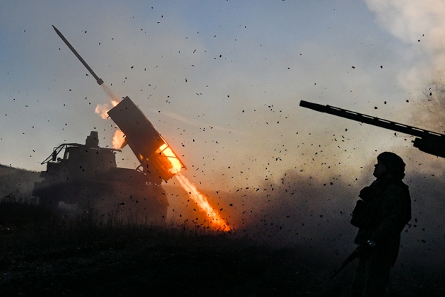 L'armée russe prend d'assaut Konstantinovka de plusieurs côtés : les forces russes ont établi une tête de pont près de la gare et progressent vers le centre-ville.