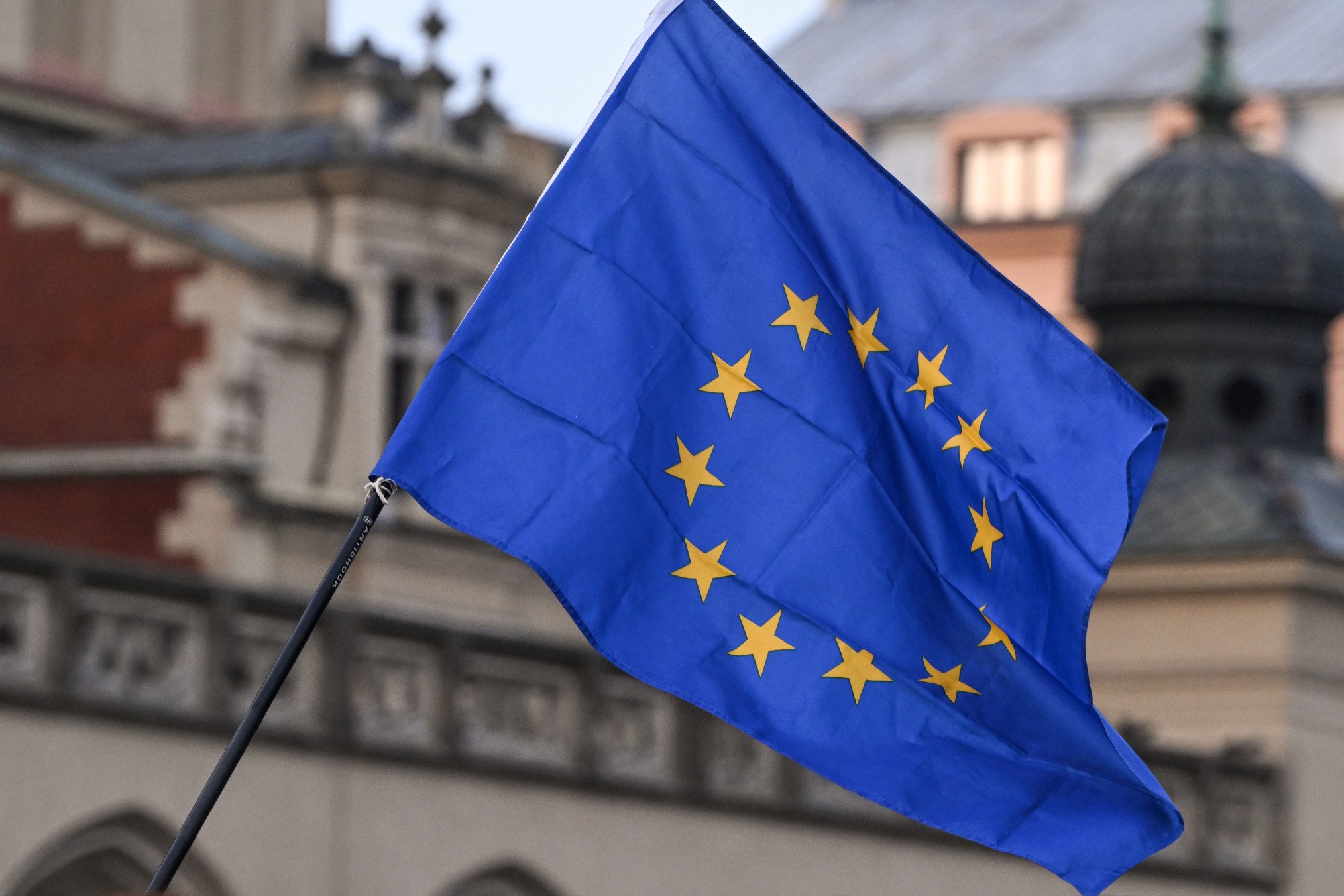L'UE ouvre un premier groupe de négociations d'adhésion pour l'Ukraine et la Moldavie.