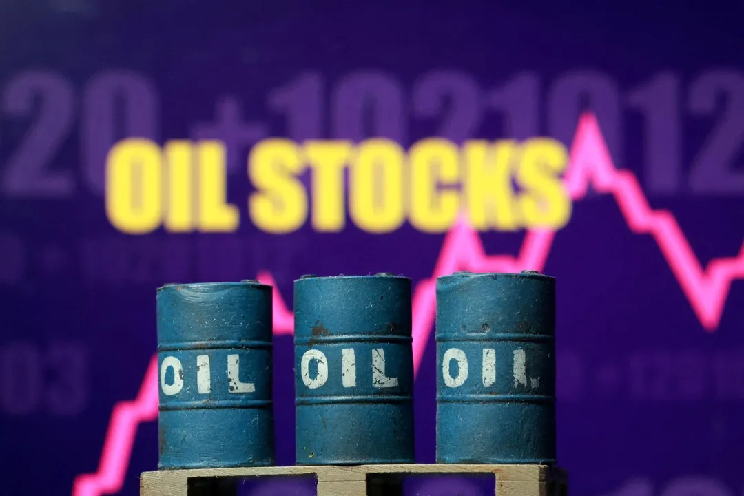 Pétrole: le baril chute de près de 5% après l'annonce de négociations Etats-Unis/Iran