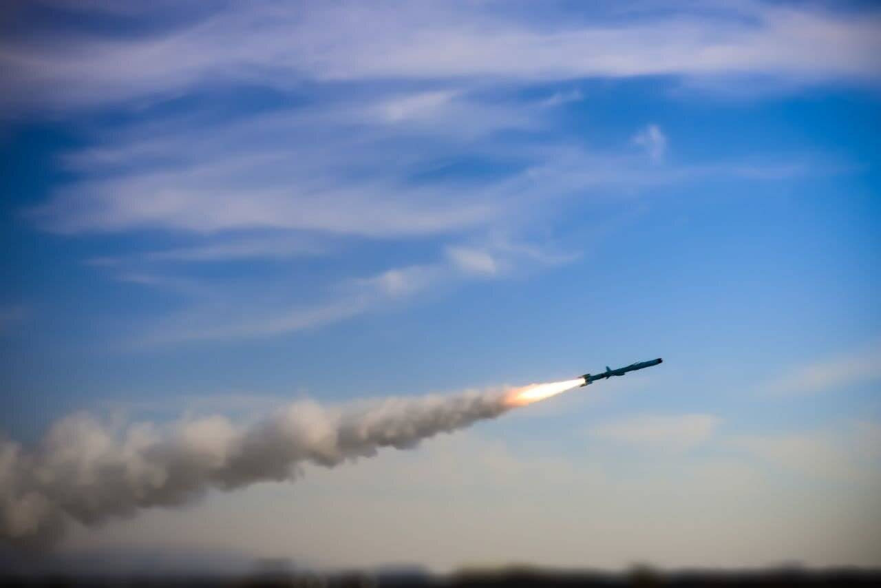 L'Iran a tiré des missiles sur des navires américains dans le détroit d'Ormuz.