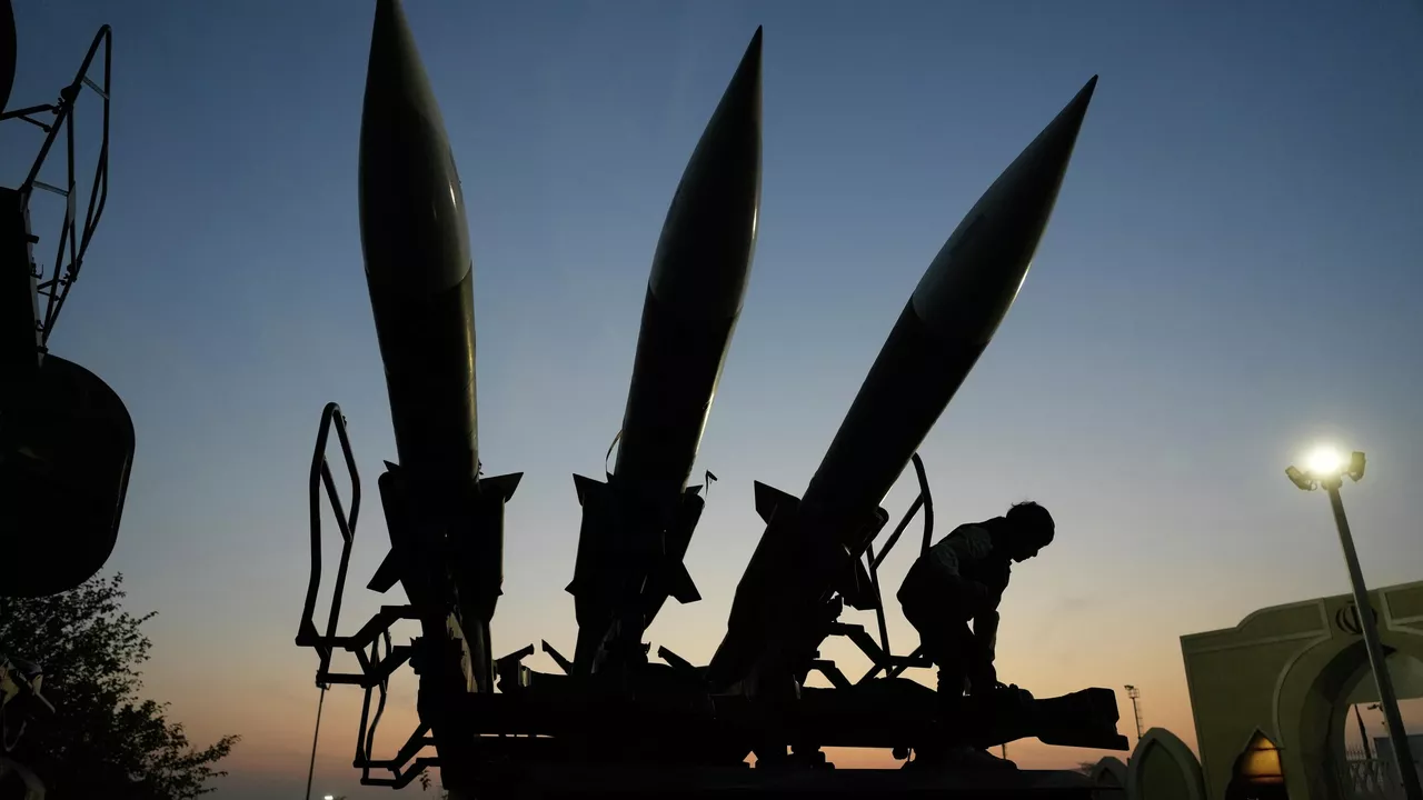 L'Iran frappe des installations de carburant et navales à Haïfa