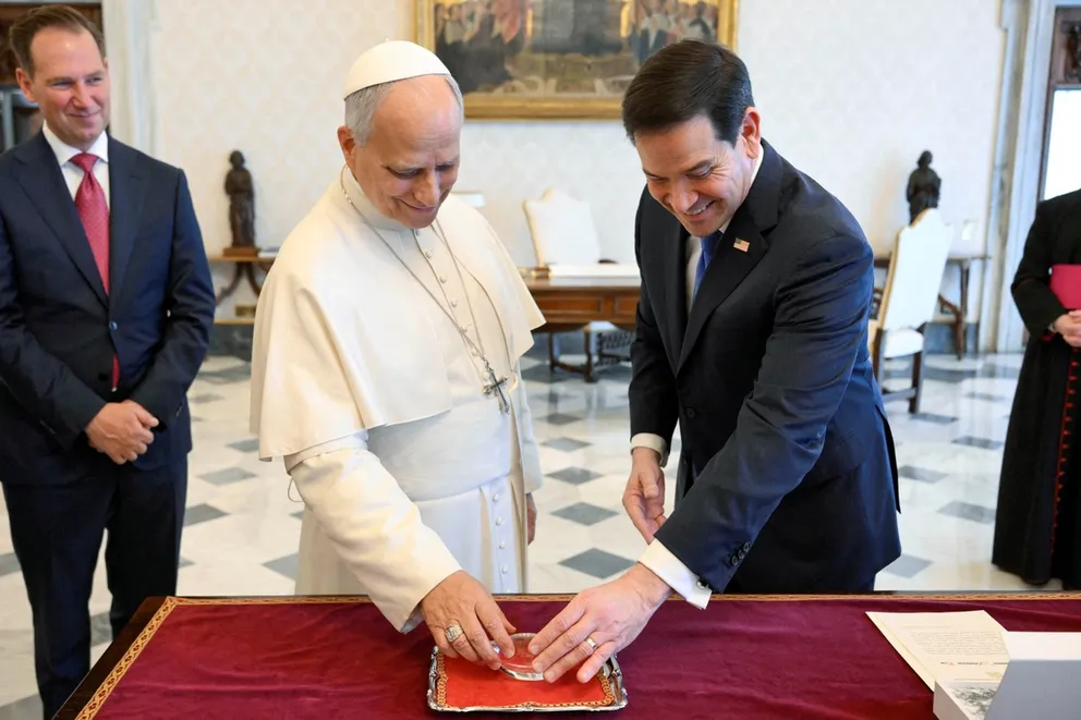 Le secrétaire d'État américain rencontre le pape Léon XIII au Vatican.
