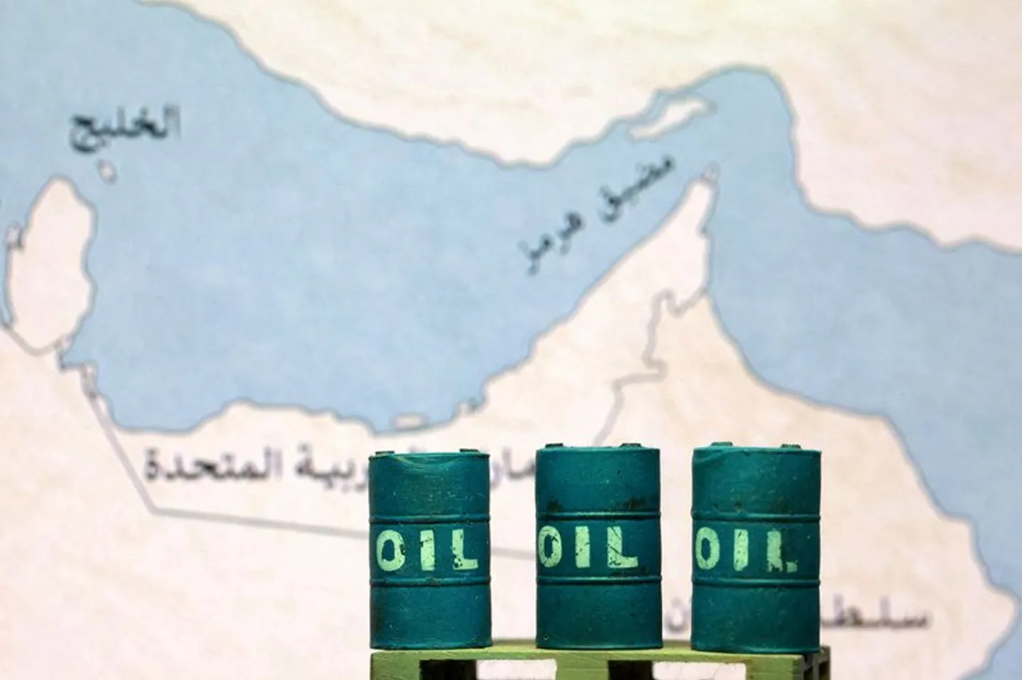 Pétrole: le baril chute de près de 5% après l'annonce de négociations Etats-Unis/Iran.