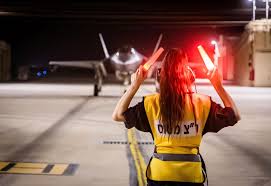 L'armée israélienne frappe des sites du Hezbollah dans le sud du Liban après des tirs de roquettes sur Shtula.