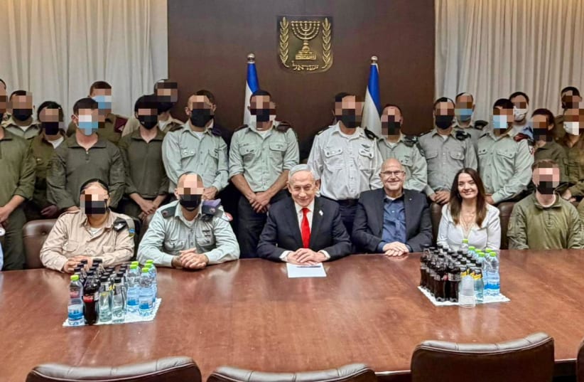 Netanyahu rencontre des chrétiens servant dans l'armée israélienne sur fond de polémique concernant le traitement des chrétiens libanais.