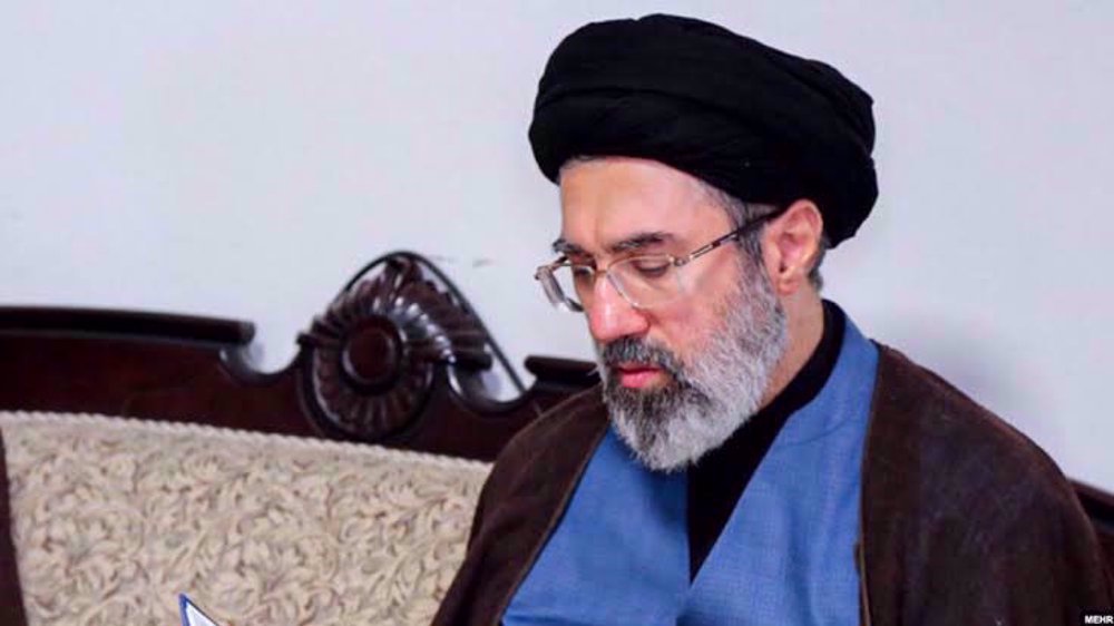 L’ayatollah Seyyed Mojtaba Khamenei promet de vaincre l'ennemi dans les guerres économiques et culturelles.