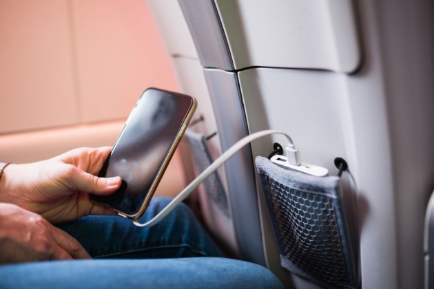 L'utilisation d'une batterie externe à bord d'un avion pourrait entraîner des amendes de plusieurs millions de dollars pour les passagers.