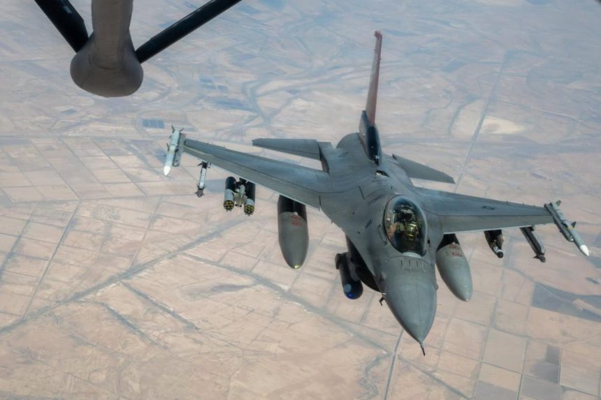 CENTCOM : Nous avons ciblé les installations de stockage et de lancement de missiles de croisière sur l'île de Greater Tunb.