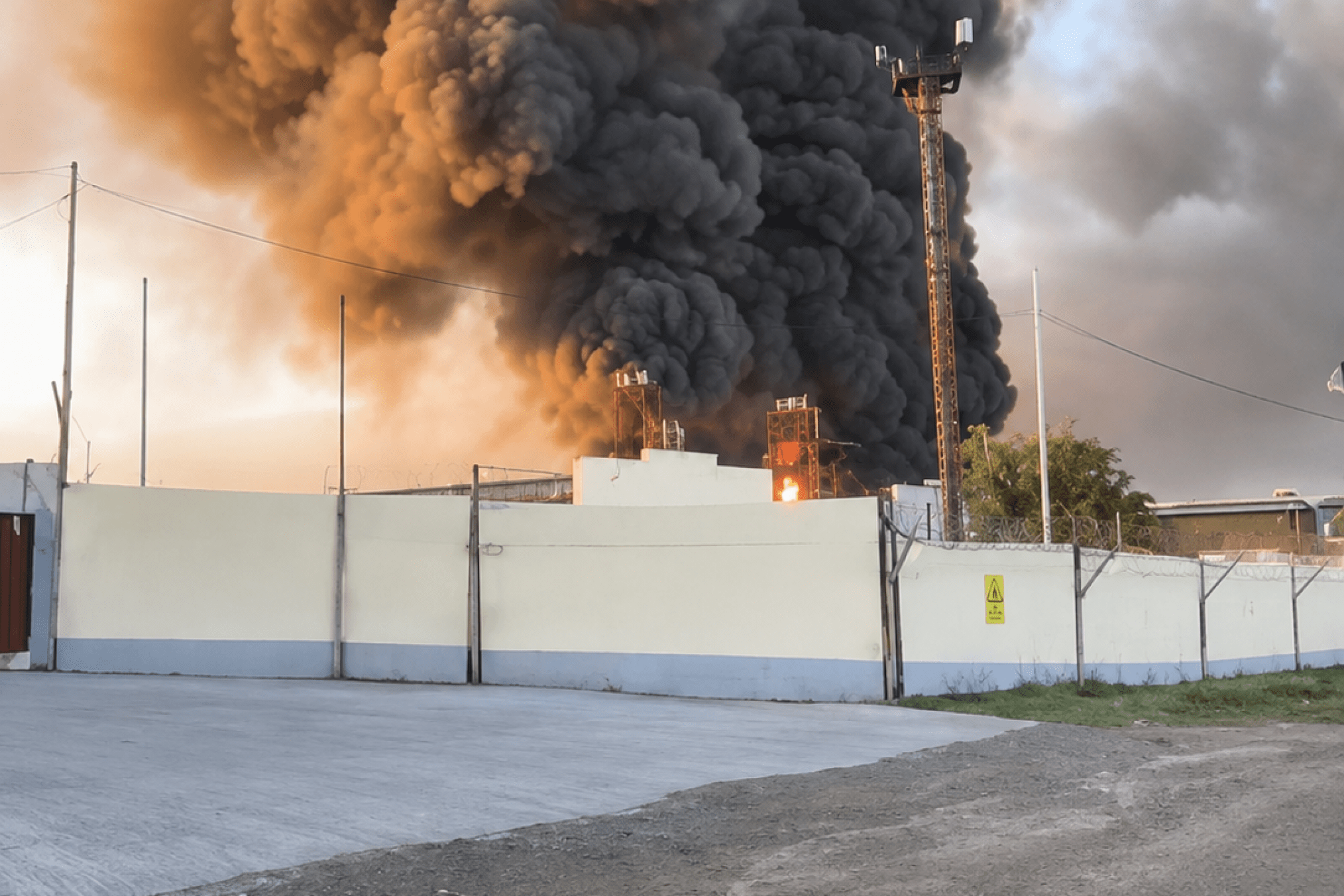 L'Ukraine frappe une base de bombardiers stratégiques et une importante raffinerie de pétrole russes lors d'une frappe nocturne.