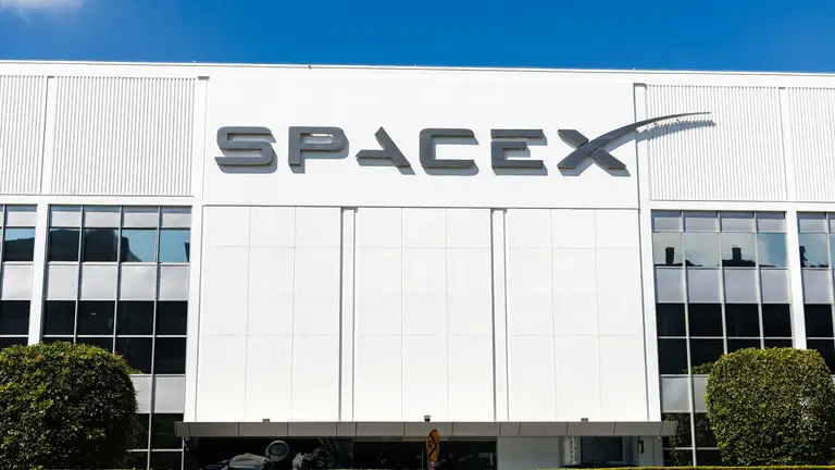 Elon Musk avait promis une avancée majeure, mais le marché n'y a pas cru : pourquoi les actions de SpaceX ont chuté
