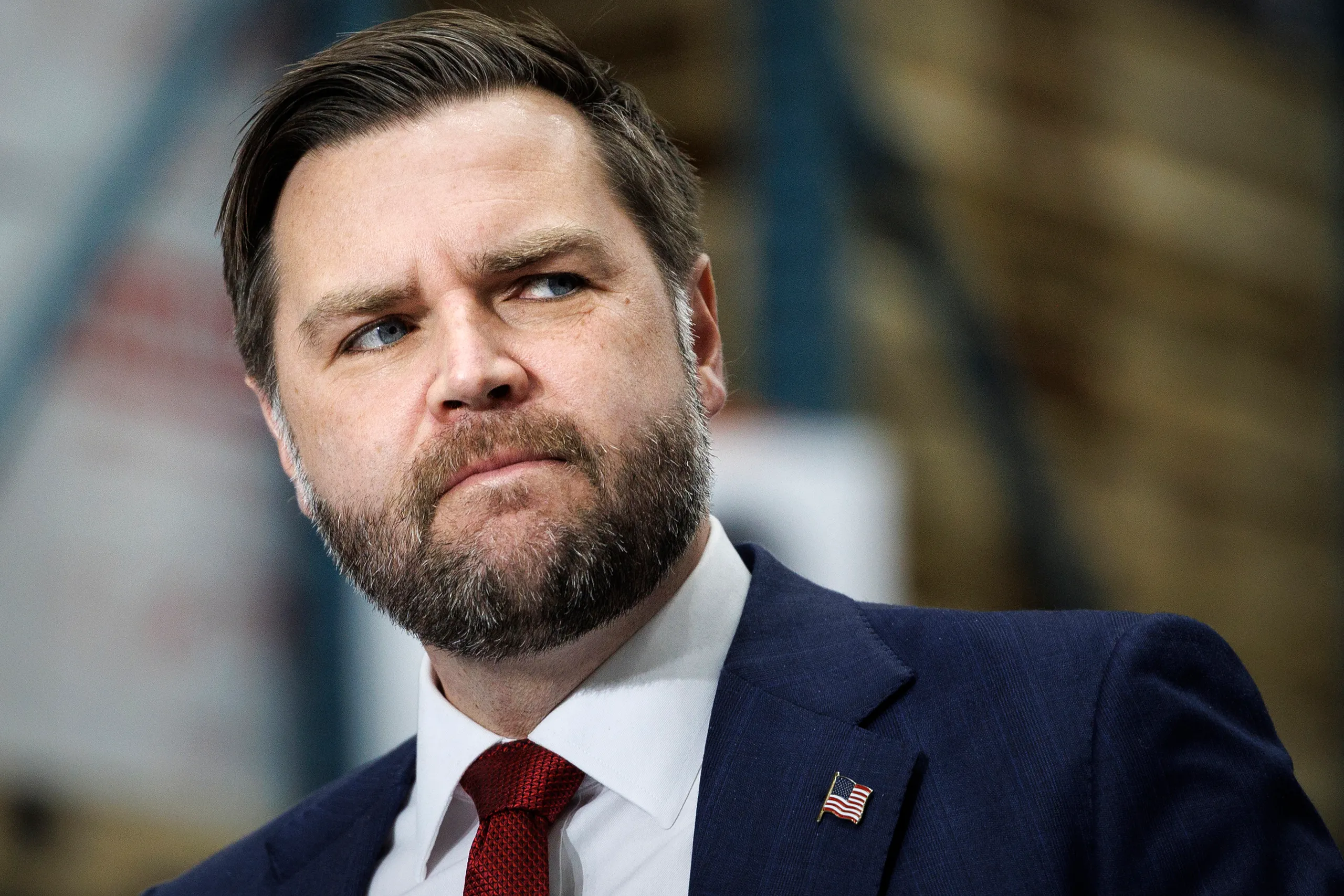 Vance : La réduction des prix du pétrole et de l'essence est la priorité absolue de Trump dans sa guerre contre la République islamique.