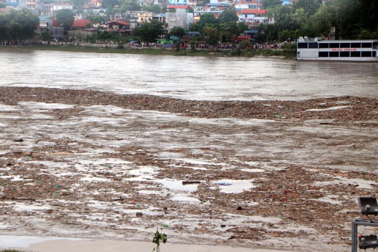 121 corps retrouvés dans la rivière Narayani après la crue éclair de Bhote Koshi.