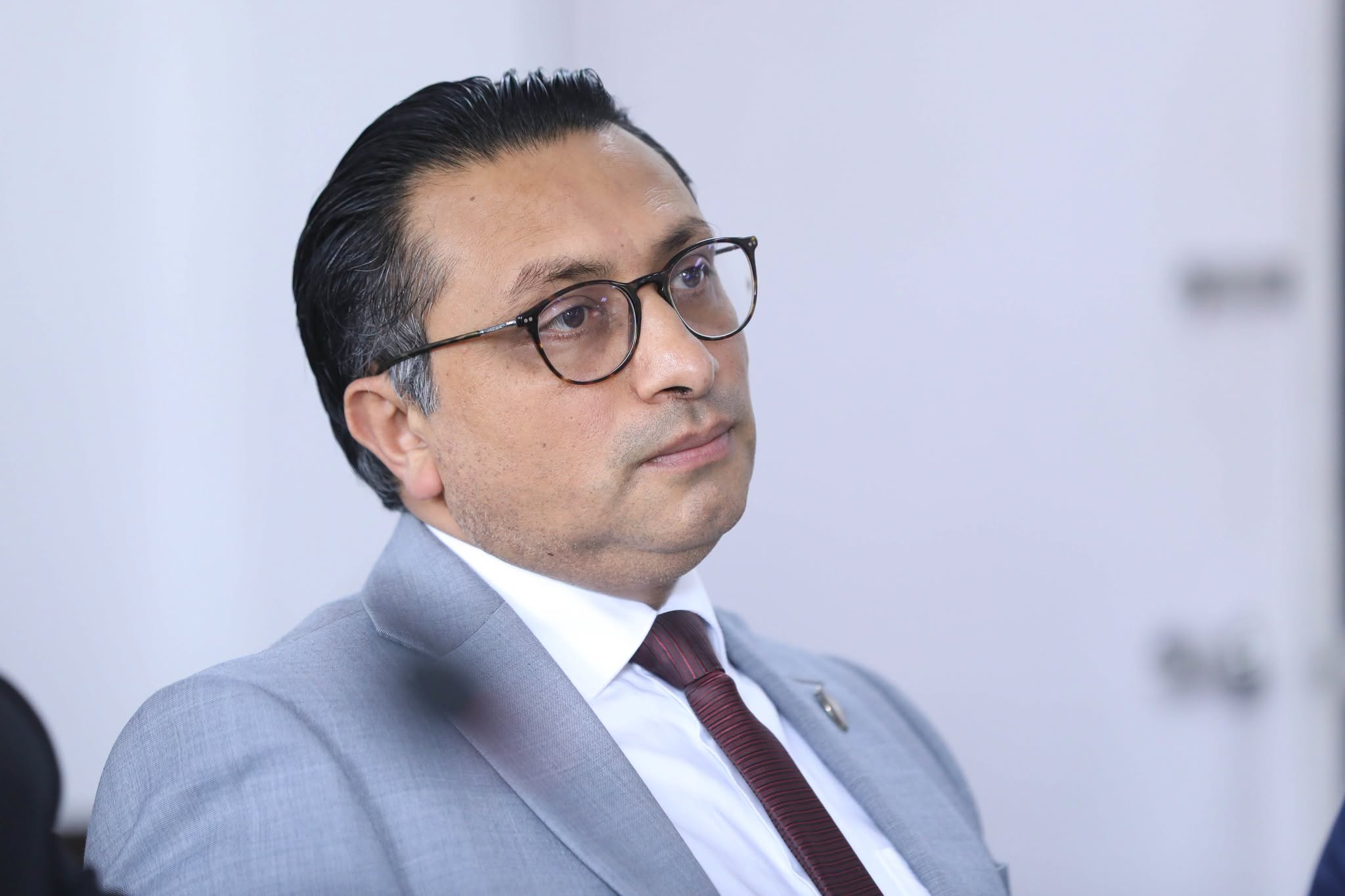 La reconstruction post-inondations coûtera entre 4 et 5 milliards de dollars au Népal, selon le ministre des Finances, M. Wagle.
