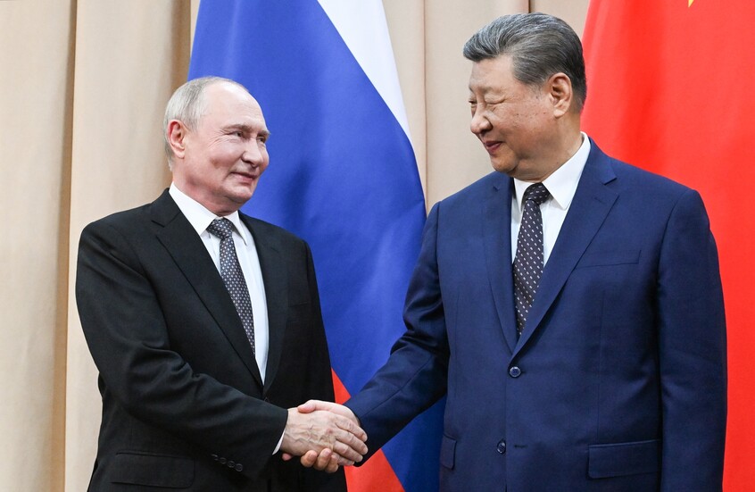Ouchakov : Poutine et Xi Jinping ont évoqué la possibilité d’un sommet trilatéral avec la participation de Trump.
