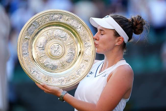 Linda Noskova remporte le titre de Wimbledon en tennis féminin.