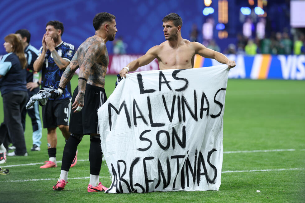 La Grande-Bretagne porte plainte auprès de la FIFA ; Londres demande une enquête sur les agissements « politiques » des joueurs argentins.