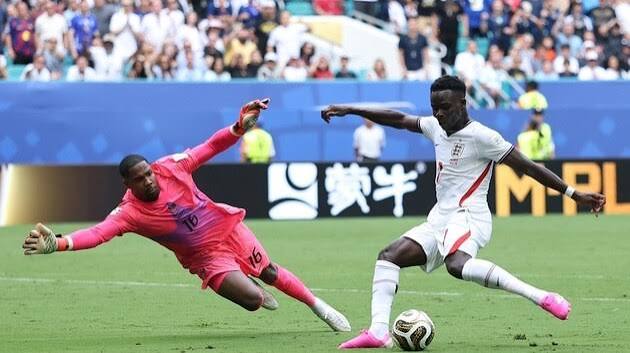 L'humiliation des Roosters au classement ; la France a encaissé 4 buts en première mi-temps après 58 ans d'attente.
