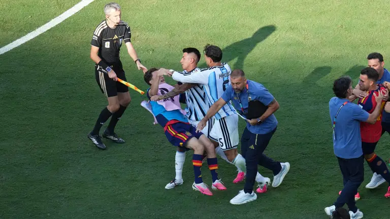 La FIFA sanctionnera l'Argentine pour la bagarre après la finale de la Coupe du monde : qui en subira les conséquences ?